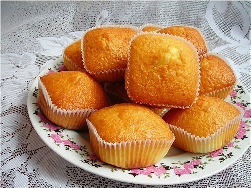Простые и вкусные кексы со сгущенкой.Ингредиенты:Яйца куриные — 2 шт.Сахар — 1 стаканСметана — 140 ...
