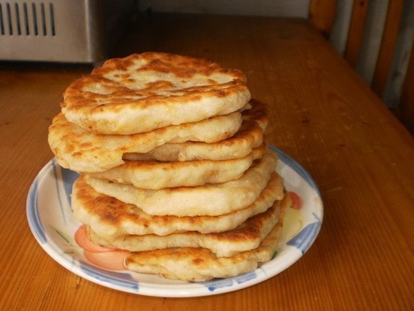 ЛЕПЁШКИ С СЫРОМ.Очень рекомендую всем, мои в них просто влюбились!!! Они вкусные и в горячем и в ...
