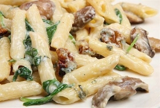 Паста с грибами и курицей.Ингредиенты:макароны - 400 грсвежие шампиньоны - 400 гркуриное филе - 400 ...