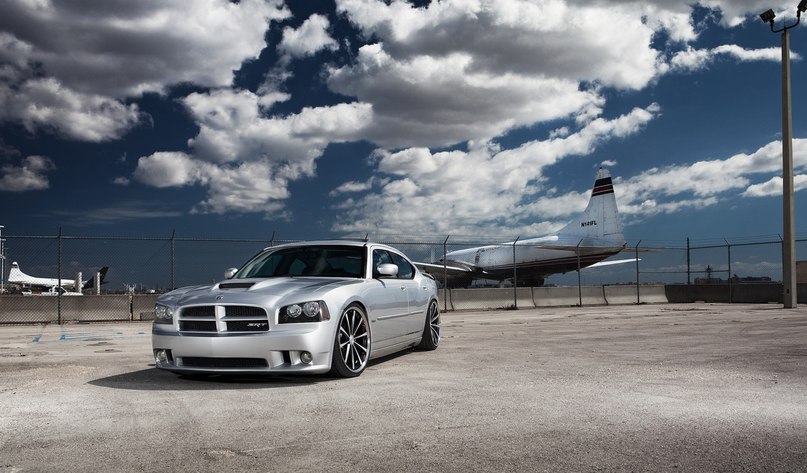 Dodge Charger SRT8.