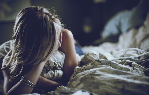 Я могу улыбаться, когда тяжело, И смеяться, когда текут слёзы. Я умею казаться порою такой ...