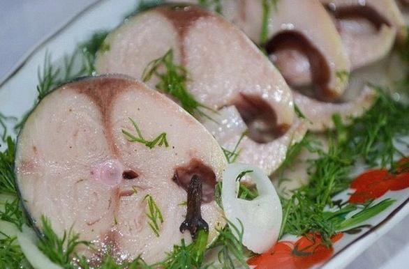 В таком маринаде скумбрия не уступает по вкусу красной рыбе.Состав:- Скумбрия (замороженная, ...