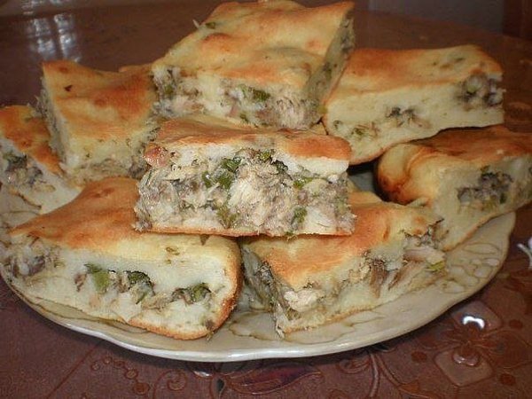 Рыбный пирог на скорую руку.Ингредиенты:Для теста:- 1 стакан кефира- 3 столовых ложки растительного ...