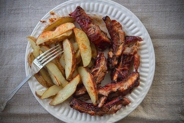 Очень простой и невероятно вкусный рецепт ребрышек.Ингредиенты:500 гр ребрышексольмолотый перец ...
