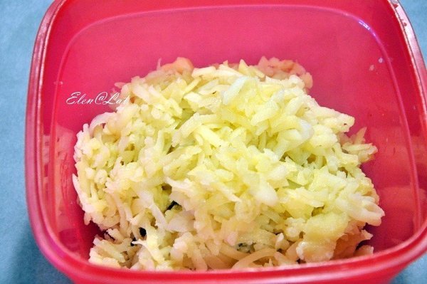 Шаньга с картошкой, сыром и жареным луком.Ингредиенты:Для теста:250 гр муки;15 гр свежих дрожжей;1 ... - 3