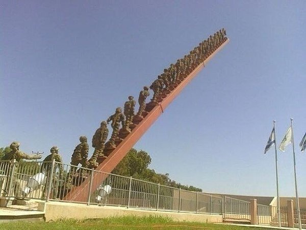 Памятник двадцати двум погибшим солдатам.