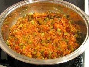 Солянка мясная.Ингредиенты:- 700 гр говядины- 1 кг различных мясных деликатесов- 150 гр моркови- 150 ... - 3