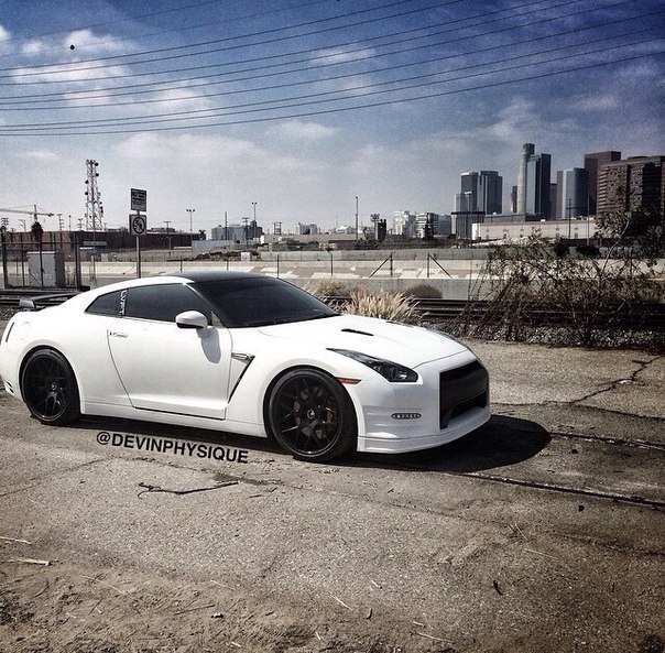 Nissan GT-R R35 - 4