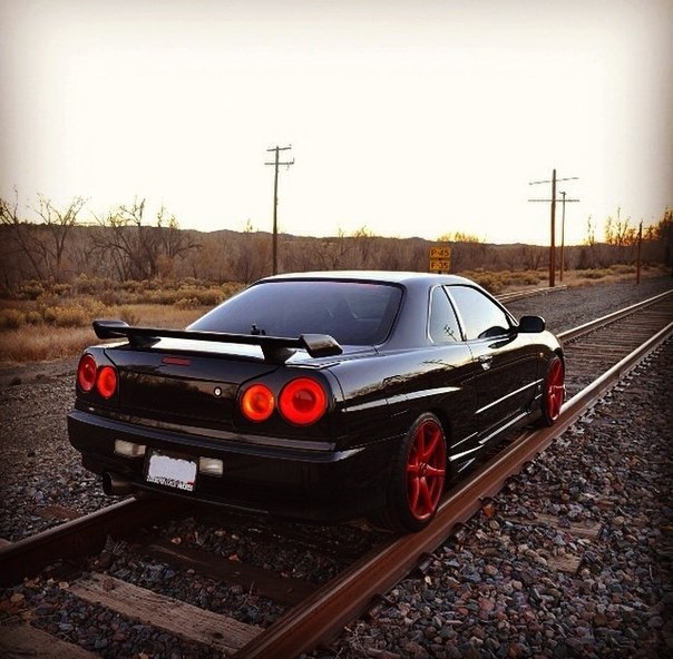 Nissan Skyline GT-R R34 - 3