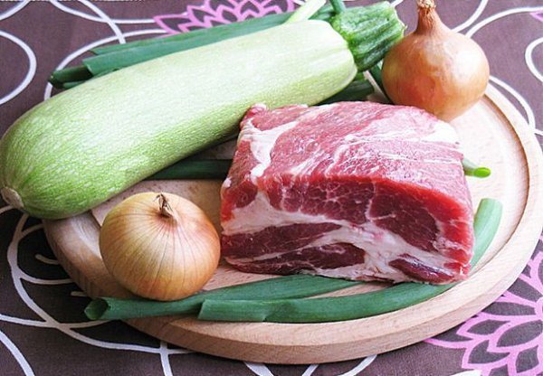 Свинина с кабачками.Свинина с кабачками - это очень вкусно! Рецепт с некими оговорками можно отнести ...