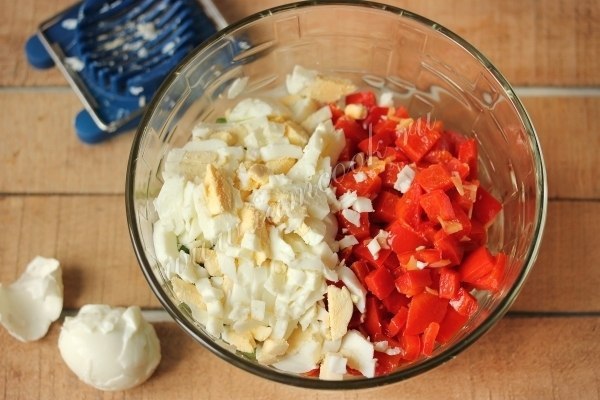 САЛАТ «ШЕДЕВР» С КУРИЦЕЙ И СЛАДКИМ ПЕРЦЕМ.Курица - 200 грамм;Перец красный сладкий (мясистый)- 250 ... - 4