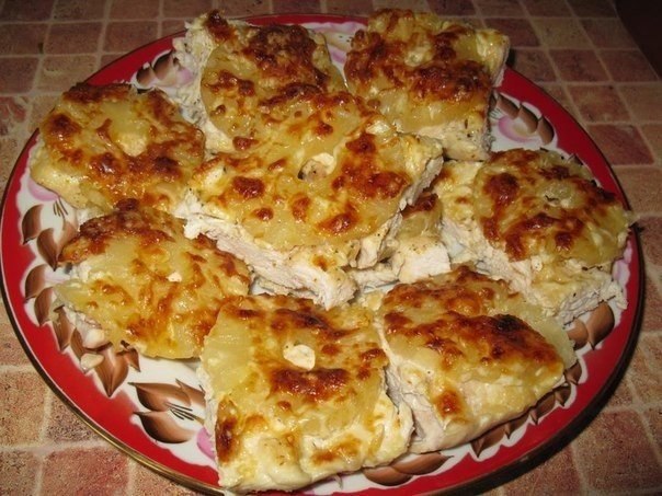 Лазанья с курицей.Курица – 1,5 кг;репчатый лук – 1 шт;вино белое сухое – 300 мл;сельдерей (стебель) ...