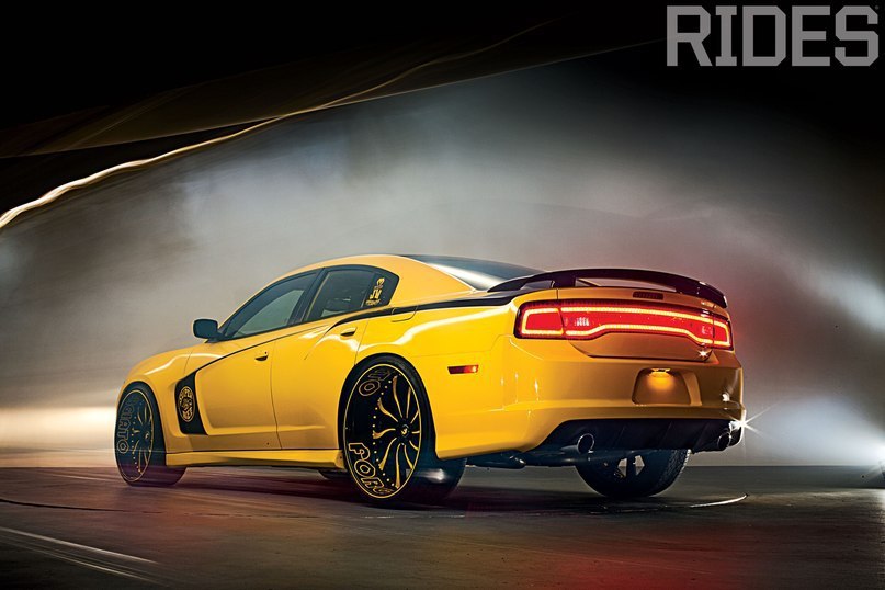 Dodge Charger SRT-8 Super Bee. - 3
