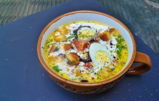 Сливочный суп с курицей.Ингредиенты:Куриный окорок - 250 г Картофель - 120 г Морковь - 50 г Лук - 50 ...