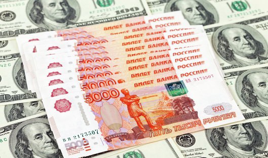 Американский доллар важный, Который нынче лезет всем в заем, Однажды C советским встретился рублем. ...