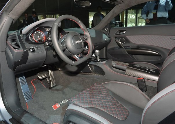 Audi R8 V10 Competition - 8