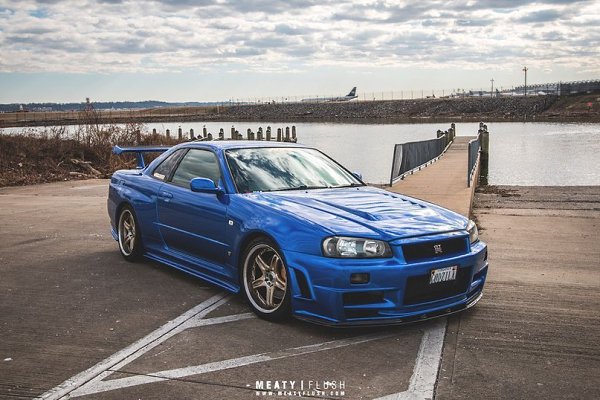 x2 Nissan Skyline GT-R R34. - 8