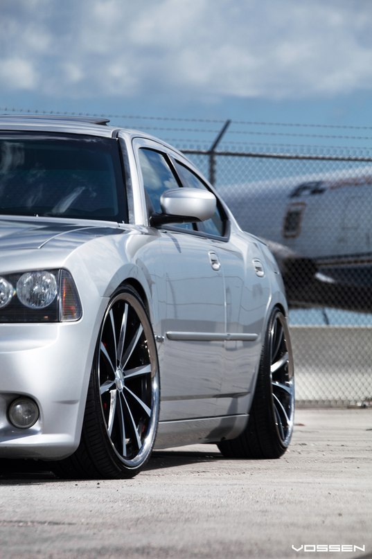 Dodge Charger SRT8. - 5