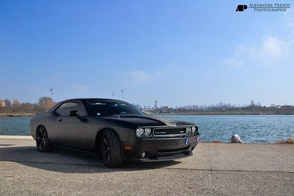 Dodge Challenger SRT8.