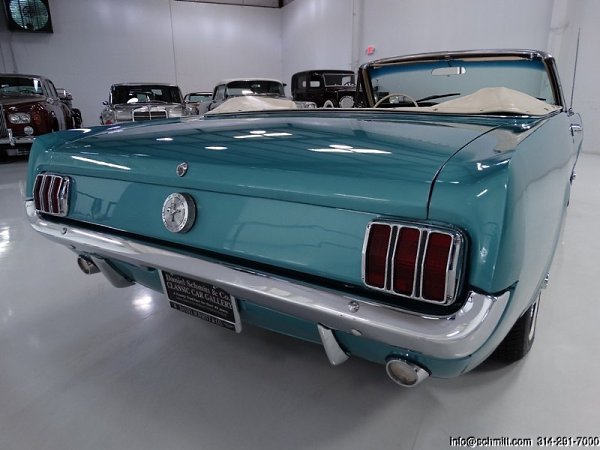 Ford Mustang Convertible, 1966 - 4