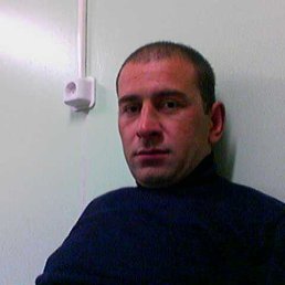 artur, 44 , 