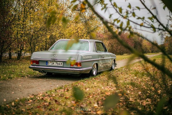 Mercedes-Benz 250 CE (W114). - 2