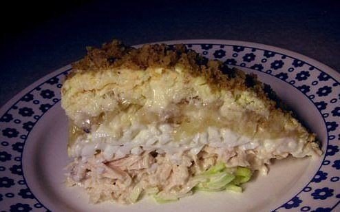 Слоённый салат "Нежность" Ингредиенты: -2 отварные куриные грудки, -4 вареных яйца, -2 ...