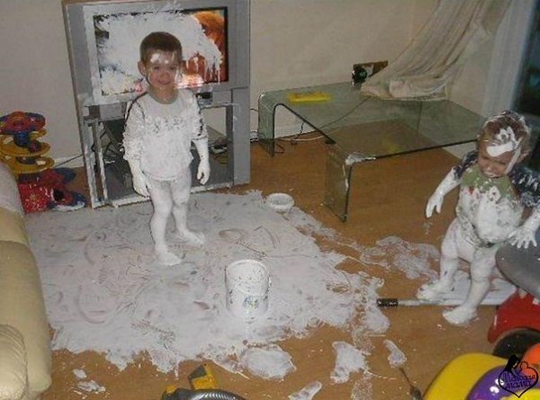 Если ребенок притих - это значит, что он.... - 5