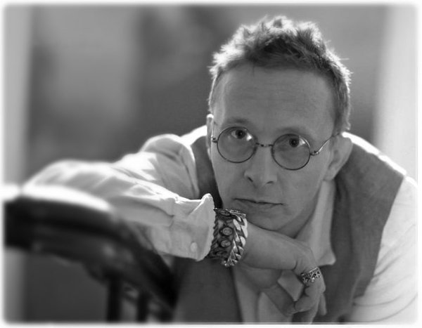 Почему люди считают, что имеют право разрушить чужие жизни? Уходя, обижая, не звоня, бросая на ветер ...