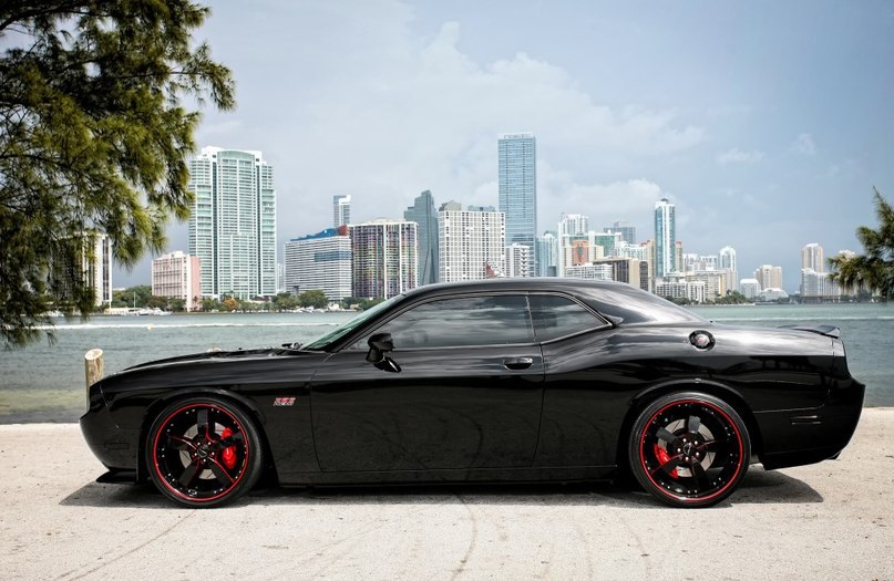 Dodge Challenger SRT8. - 2