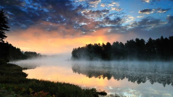 Люди как реки: вода во всех одинаковая и везде одна и та же, но каждая река бывает то узкая, то ...