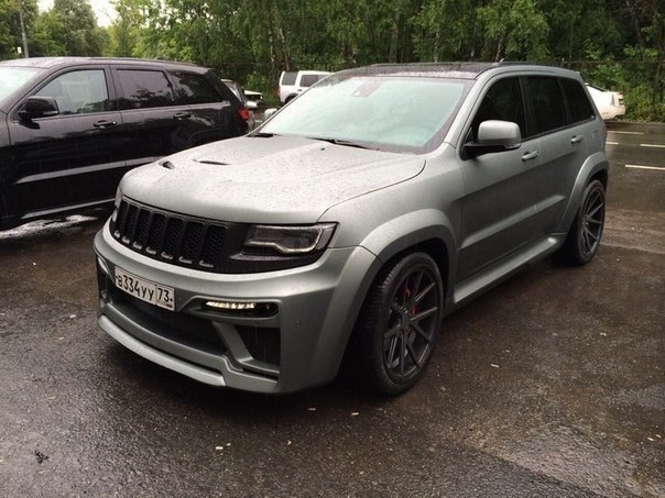 Jeep Grand Cherokee SRT-8 TYRANNOS - 2