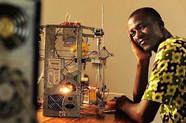Африканский изобретатель создал 3D-принтер из мусора.Талантливый изобретатель из Того, государства в ...
