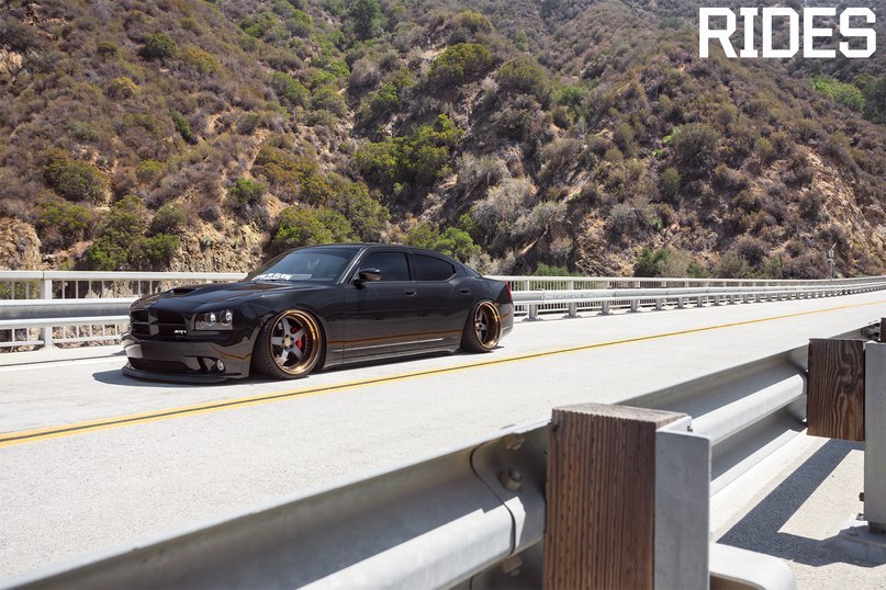 Dodge Charger SRT-8.