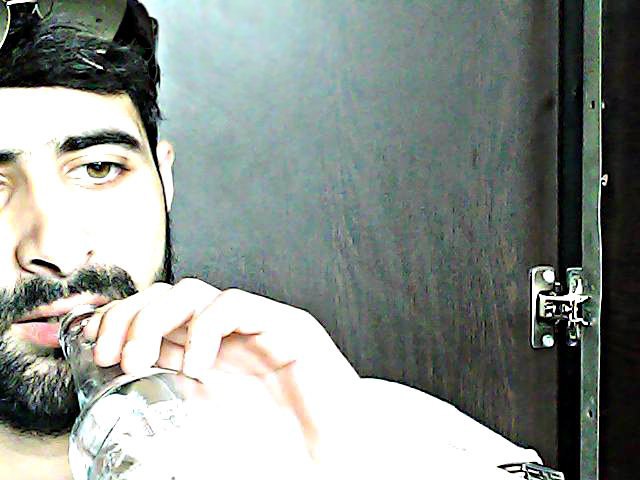Meni meleyin qanadlarini feleye qoyub heyatima qara kolge salmaglami qorxudursan heyat...??? ...