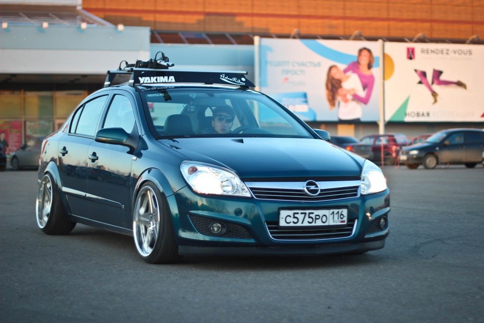 Багажники opel astra h. Opel Astra h стенс седан. Opel Astra h Wagon stance. Opel Astra h универсал stance. Opel Astra h седан stance.