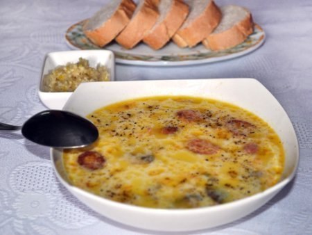 Сырный суп с шампиньонами.Ингредиенты на 1,5 литровую кастрюльку:2 плавленых сырка2 средних ...