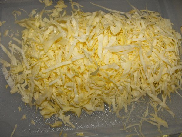 Капустные оладьи с сыром.Ингредиенты Капуста белокочанная — 200 г Петрушка (мелко нарезанная) — 2 ... - 3