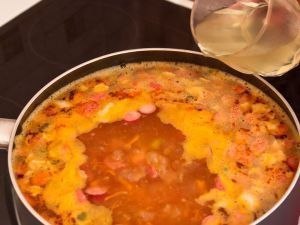 Солянка мясная.Ингредиенты:- 700 гр говядины- 1 кг различных мясных деликатесов- 150 гр моркови- 150 ...
