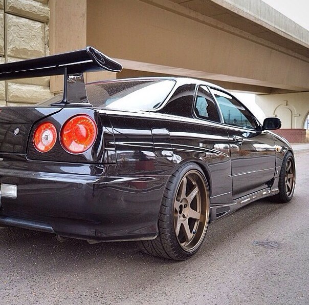 Nissan Skyline GT-R R34 - 2