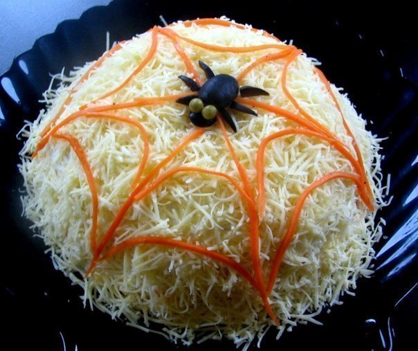 Салат Паутинка. 300 гр куриной грудки 400 гр свежих шампиньонов или 1 баночка консервированных 5 яиц ...