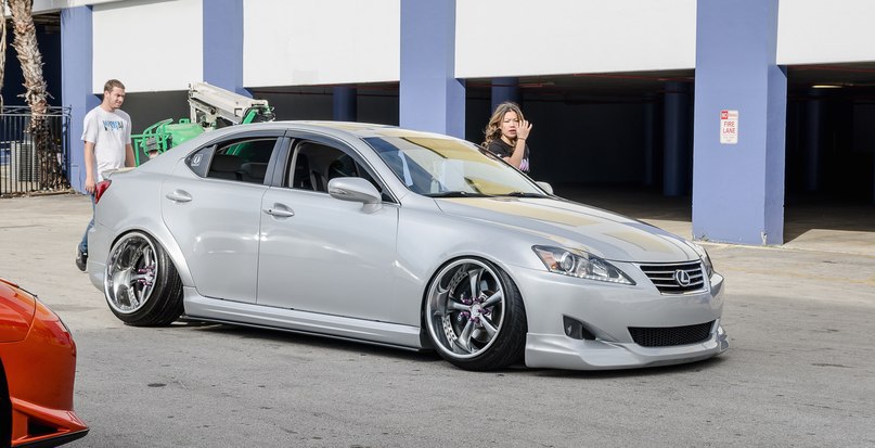 Lexus IS.