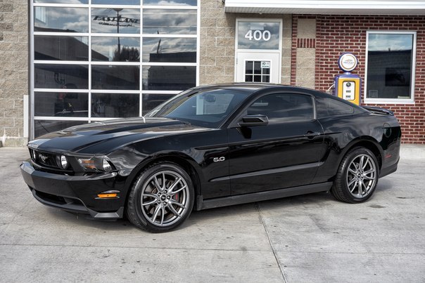 Ford Mustang GT - 2