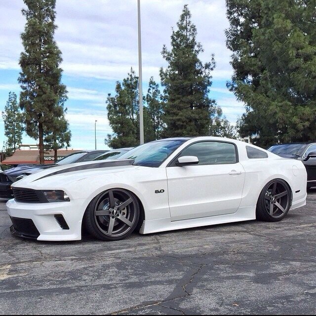 Ford Mustang - 4