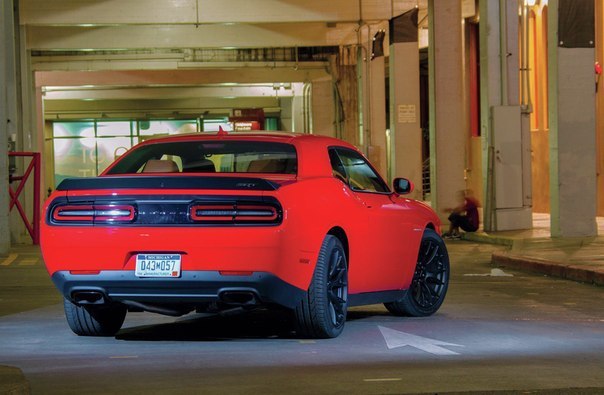 Dodge Challenger SRT Hellcat - 2