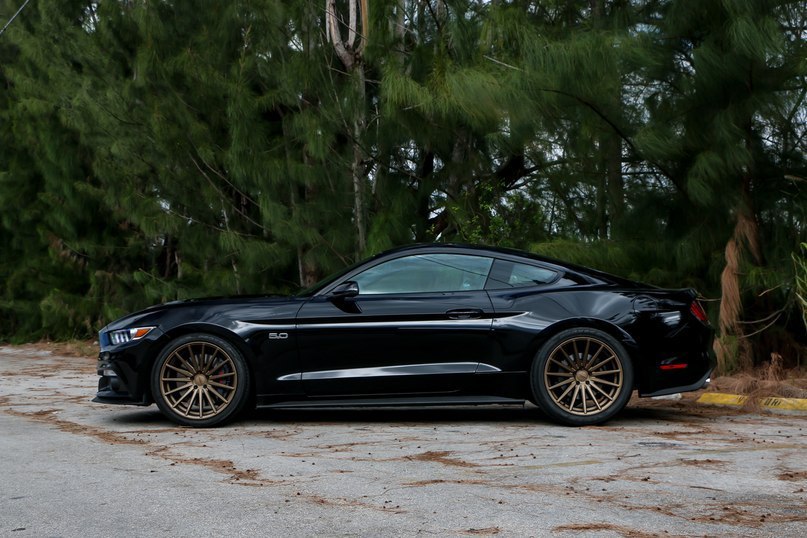 Ford Mustang GT. - 2