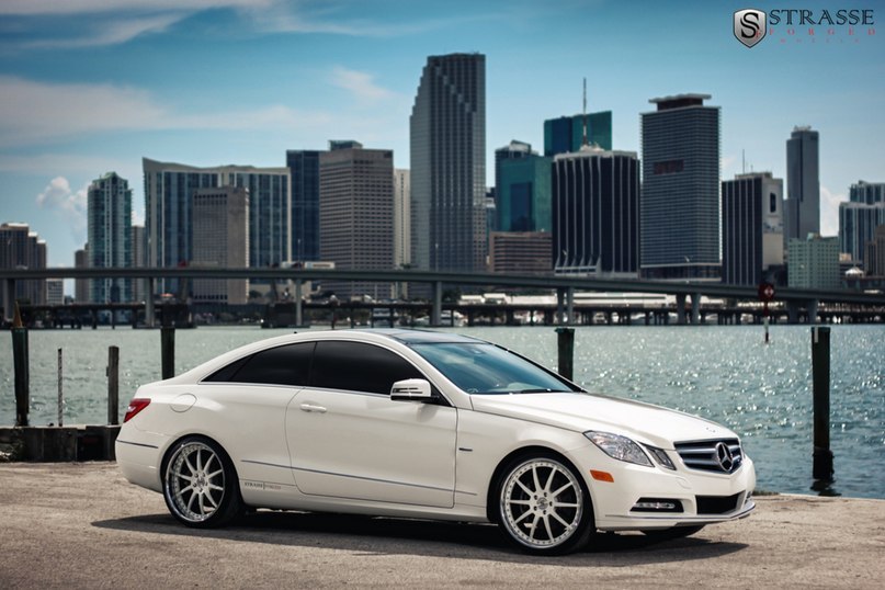 Mercedes Benz E350 Coupe. - 2