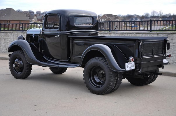 Custom 1935 Ford Pickup 4x4 - 4