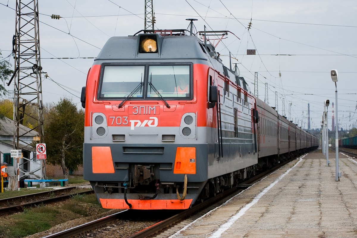 Расписание электричек локомотивстрой новочеркасск. Электровоз эп1м. Эп1м-416. Новочеркасск поезда. Провод для поездов Новочеркасск.