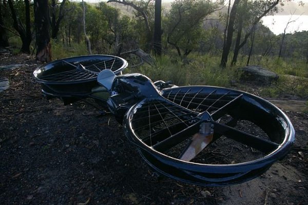 Hoverbike - летающий мотоцикл.Австралиец Крис Мэллой создал аппарат, который назвал “воздушным ...
